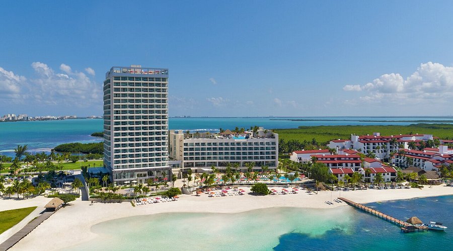 Breathless Cancun Soul Resort & Spa adults-only all-inclusive in Cancun Hotel Zone with rooftop pool, ocean views, and vibrant nightlife atmosphere.